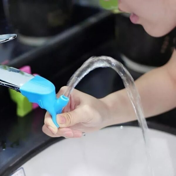 Extensor de Torneira Flexível de Silicone Para Banheiros Lavatórios E Cozinha Bico Arejador 2 Saídas - Imagem 2