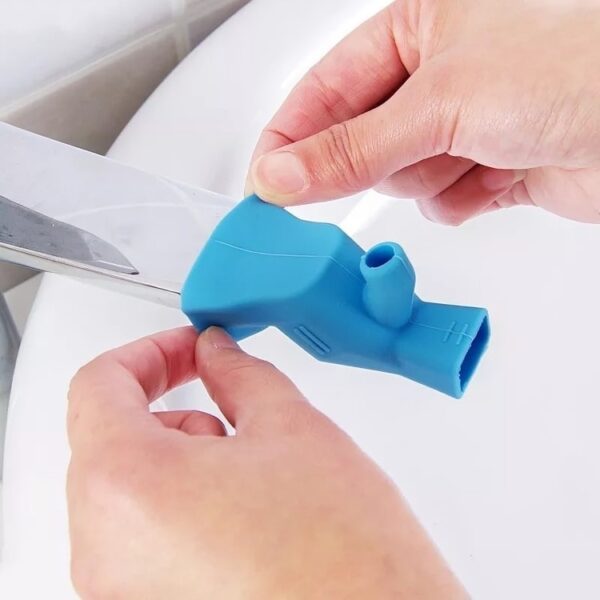 Extensor de Torneira Flexível de Silicone Para Banheiros Lavatórios E Cozinha Bico Arejador 2 Saídas - Imagem 6